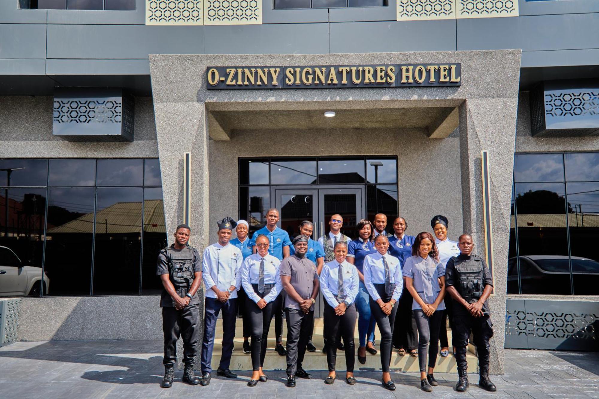 Ozinny Signatures Hotel 阿布贾 外观 照片